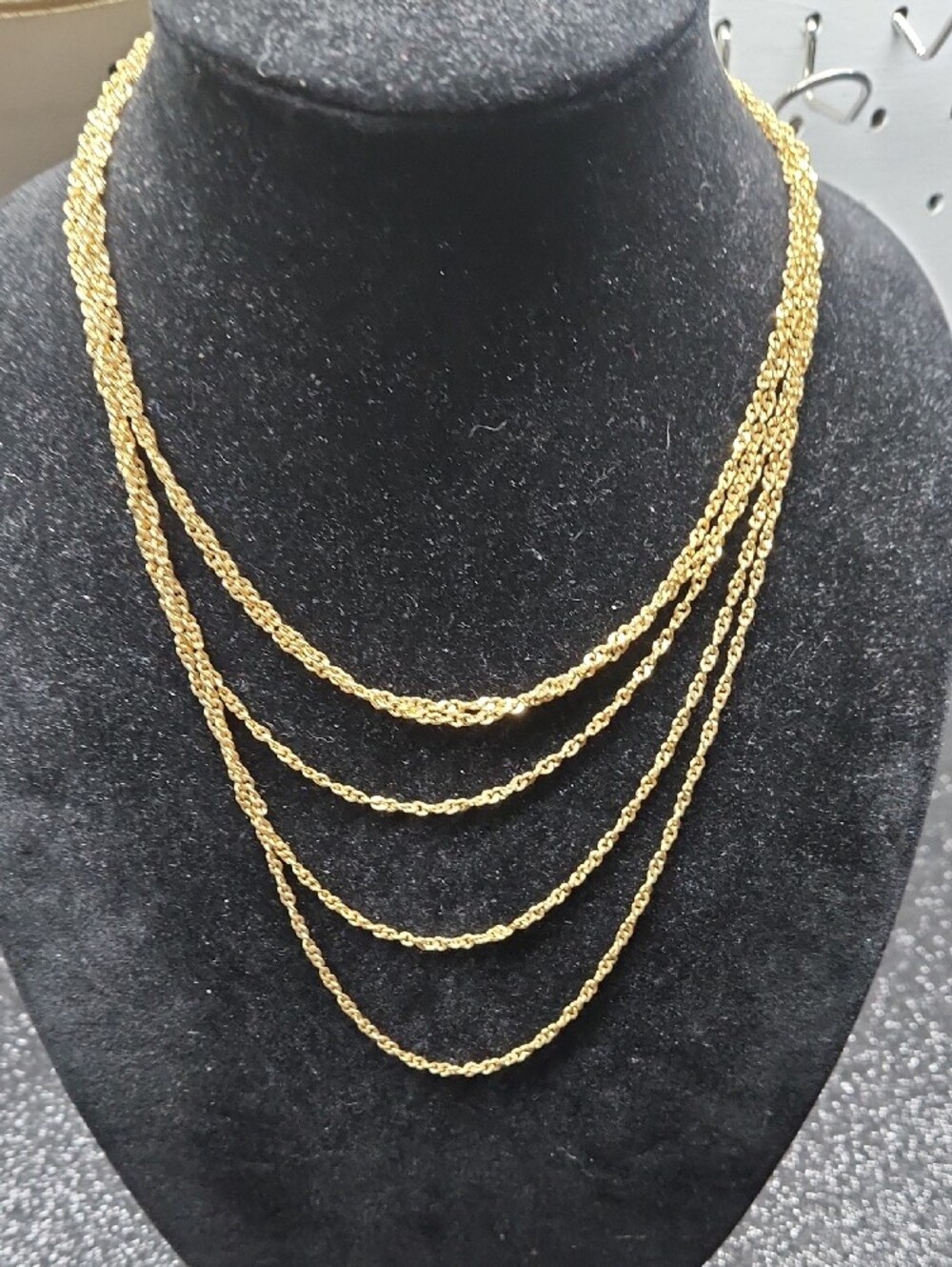 Marked And Unmarked Gold-tone Bundle - Picture 6 of 14